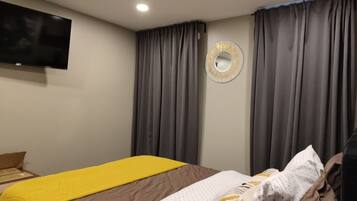 1 bedroom, free WiFi, bed sheets