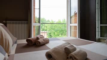 3 bedrooms, desk, travel cot, free WiFi