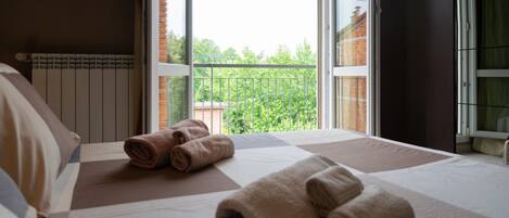 3 bedrooms, desk, travel crib, free WiFi