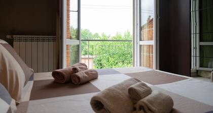 FREE PARKING, AIR CONDITIONED AND WI-FI 2 STEPS FROM HISTORIC VILLAS