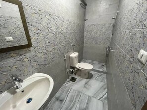 Dusj, håndklær, såpe og sjampo