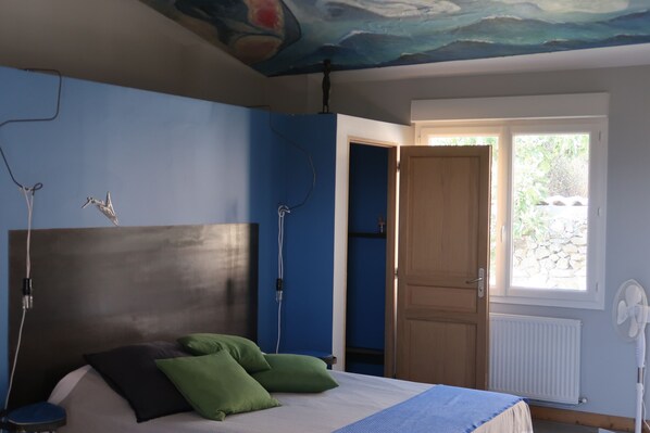 6 bedrooms, WiFi, bed sheets