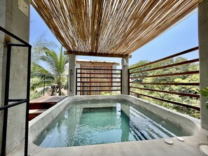 Bain à remous extérieur
