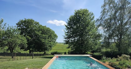 GĂźte Le Floyon avec piscine (prĂšs de Maredsous)