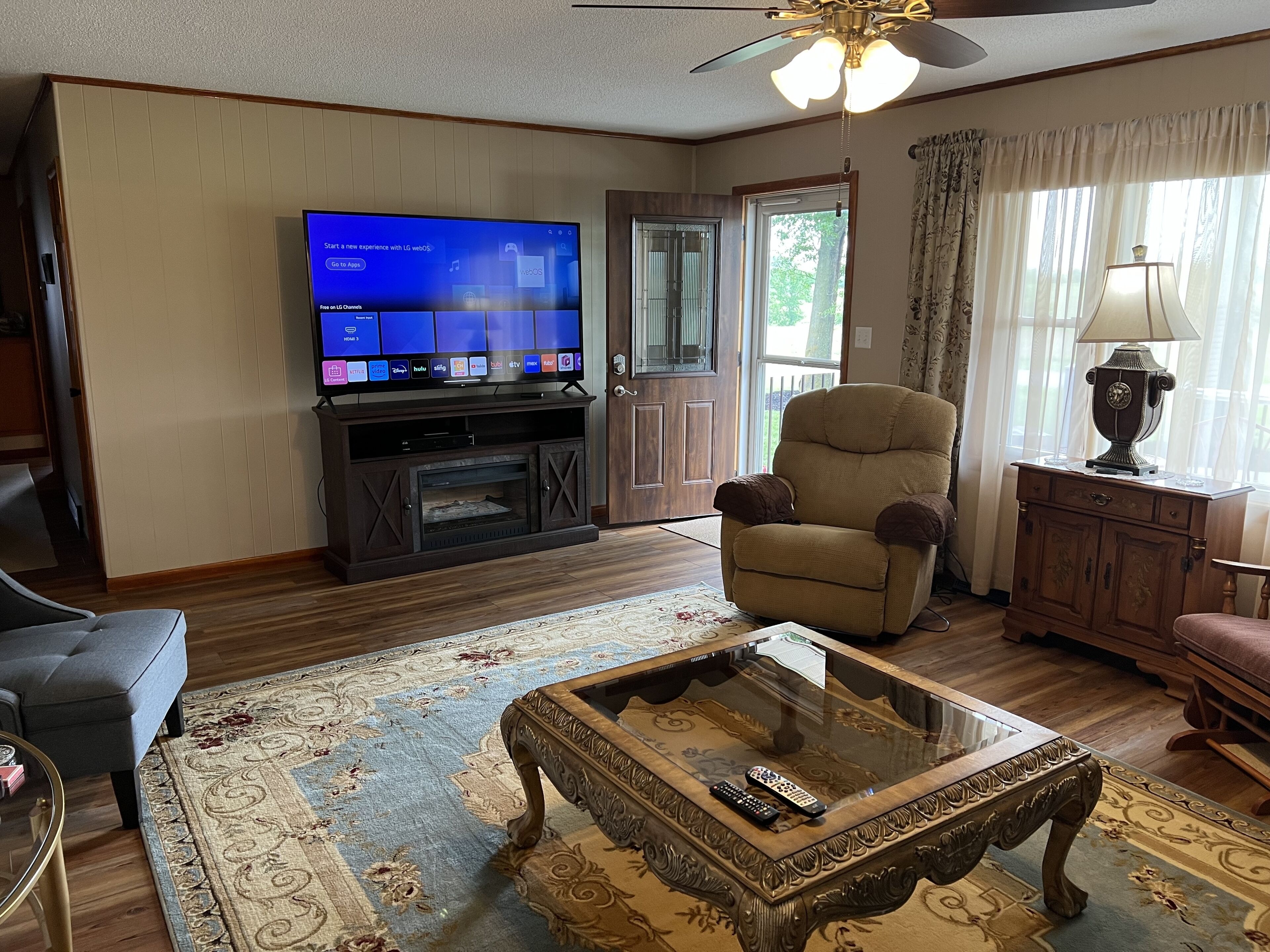 Mark Twain Lake house with 20 acres of privacy & minutes from MTL boat ramps.