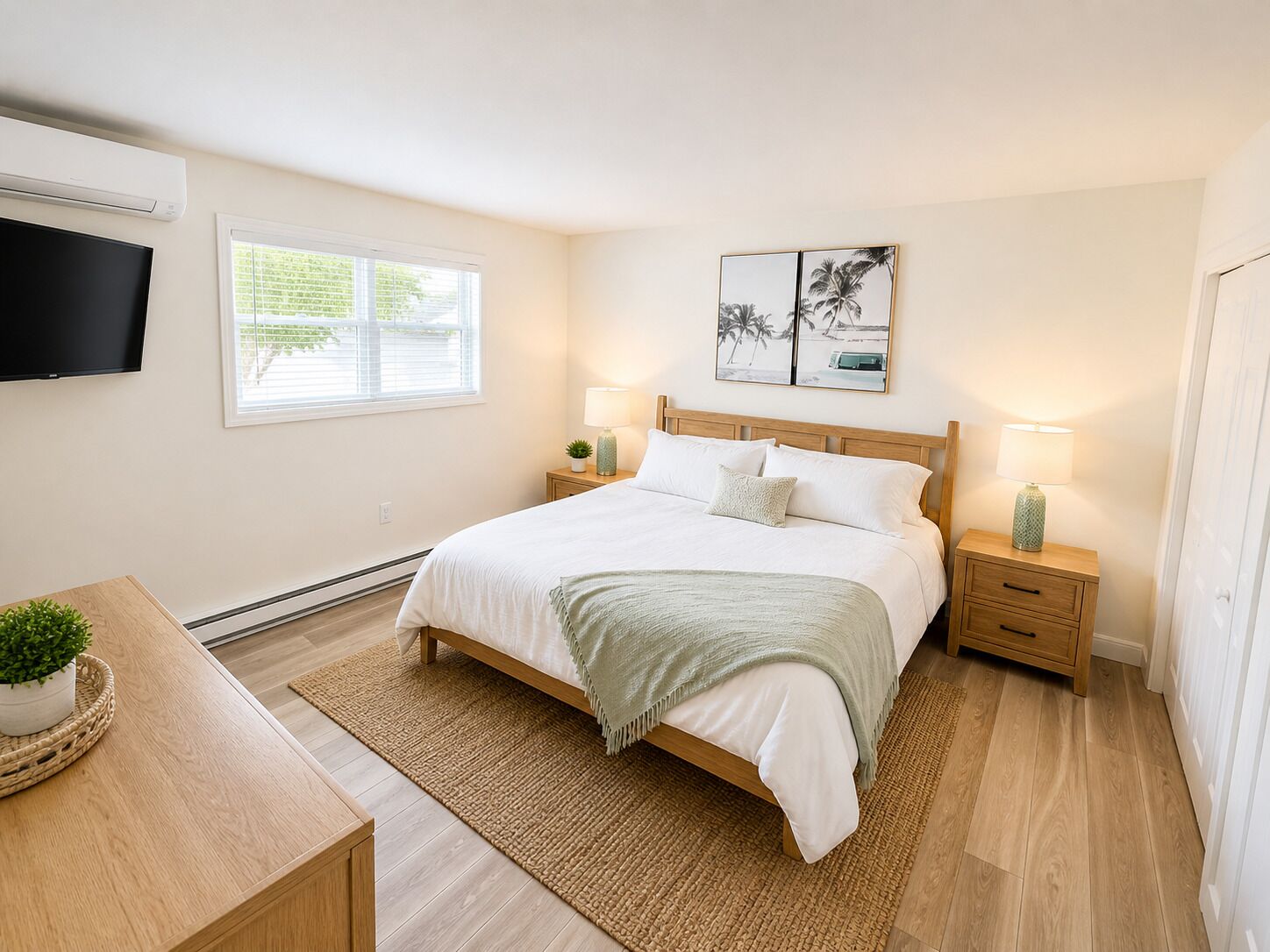 4 bedrooms, iron/ironing board, WiFi