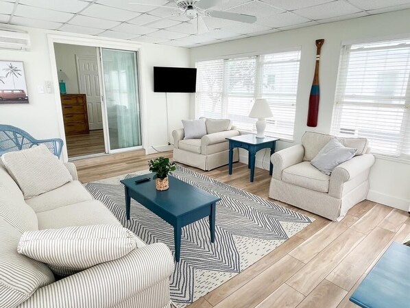 Smart TV - Spacious 4br 2bth, 2floors 1/2 mile to beach. On Cape May island (Cape May)