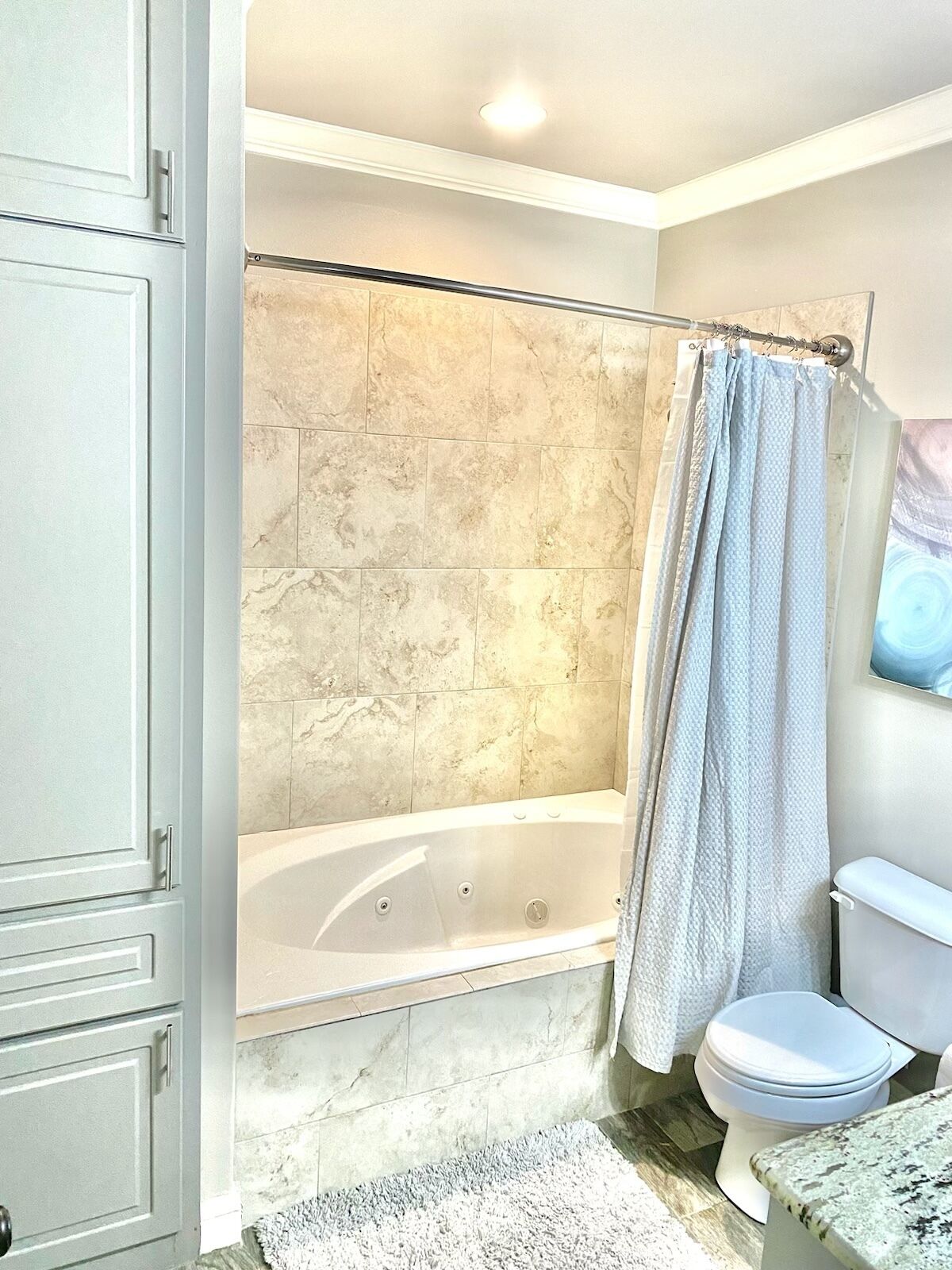 Newly remodeled 3 bedroom, 2 bath home on Lake Hamilton w/ a boat dock.