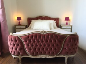 6 dormitorios, tabla de planchar con plancha, wifi gratis y ropa de cama