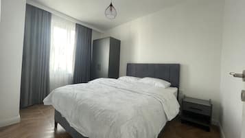 Suite de diseño | 1 dormitorio, escritorio, wifi gratis y ropa de cama