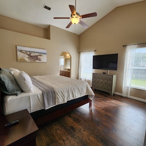 3 bedrooms, travel crib, free WiFi, bed sheets