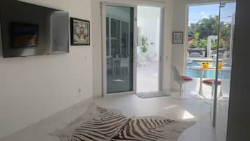 Studio Suite Deluks (1) | Area keluarga