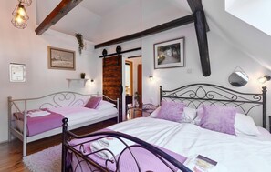 3 bedrooms, in-room safe, iron/ironing board, free WiFi