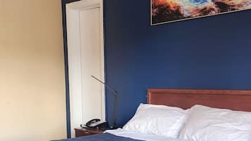 Deluxe Room, 1 Queen Bed | 1 bedroom, free WiFi, bed sheets