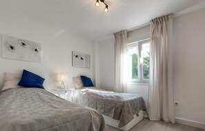 1 bedroom, free WiFi, bed sheets