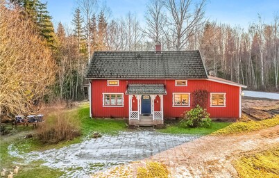 Awesome home in åmål with WiFi