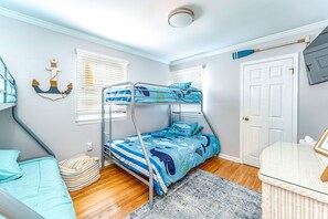 3 bedrooms, iron/ironing board, free WiFi, bed sheets