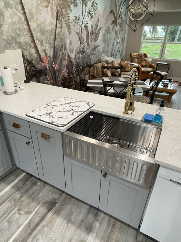 Fridge, microwave, oven, stovetop - Private 2bd/2bth Guest house overlooking 3 acres (Greenacres)