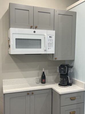 Interior - Private 2bd/2bth Guest house overlooking 3 acres (Greenacres)