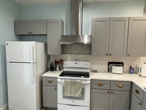 Fridge, microwave, oven, stovetop - Private 2bd/2bth Guest house overlooking 3 acres (Greenacres)