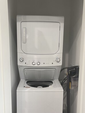 Interior - Private 2bd/2bth Guest house overlooking 3 acres (Greenacres)