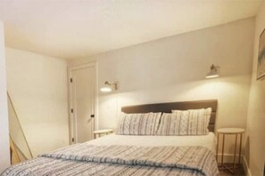 4 bedrooms, WiFi - Walk to downtown and only a block from the river! (Bend)