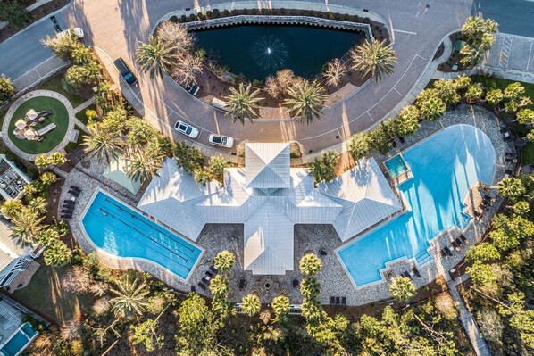 A heated pool, a lap pool - Private Heated Saltwater Pool & Hot Tub - Fire Pit, 4 bikes, Free Pickleball and opt'l Golf Cart (Santa Rosa Beach)