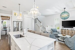 Interior - Private Heated Saltwater Pool & Hot Tub - Fire Pit, 4 bikes, Free Pickleball and opt'l Golf Cart (Santa Rosa Beach)