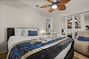 3 chambres, bureau, fer et planche à repasser, lit parapluie