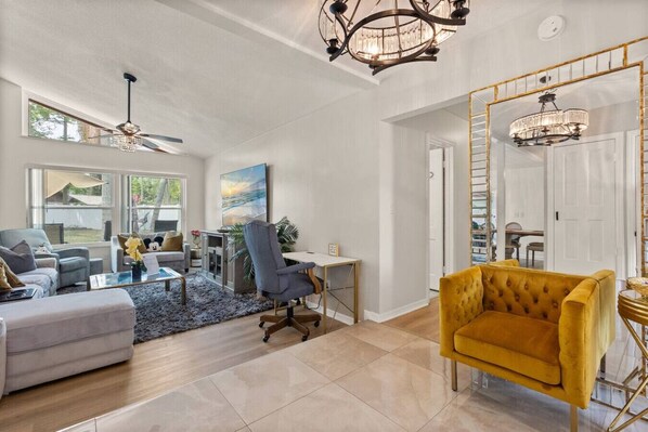 TV, videogiochi, tavolo da ping pong