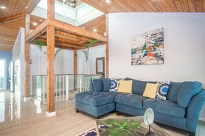 Smart TV - Atlantic side, quiet neighborhood ~ 3 Bed 2.5 Bath, dock, pool / hot tub, kayak (Marathon)