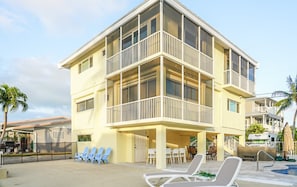 Property grounds - Atlantic side, quiet neighborhood ~ 3 Bed 2.5 Bath, dock, pool / hot tub, kayak (Marathon)