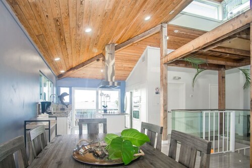 Atlantic side, quiet neighborhood ~ 3 Bed 2.5 Bath, dock, pool / hot tub, kayak