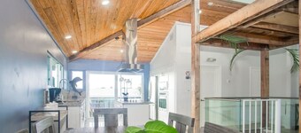 Atlantic side, quiet neighborhood ~ 3 Bed 2.5 Bath, dock, pool / hot tub, kayak
