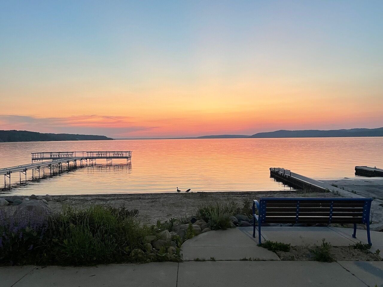 Up North Cottage: Walk to Crystal Lake, downtown & Betsie Valley Bike Trail  