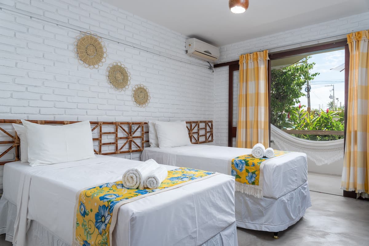 Deluxe Twin Room, 1 Bedroom | Laptop workspace, free WiFi
