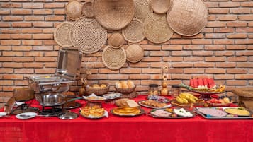 Free daily buffet breakfast