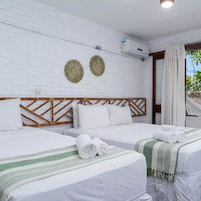 Habitación triple Deluxe | Espacio para trabajar con un portátil y wifi gratis