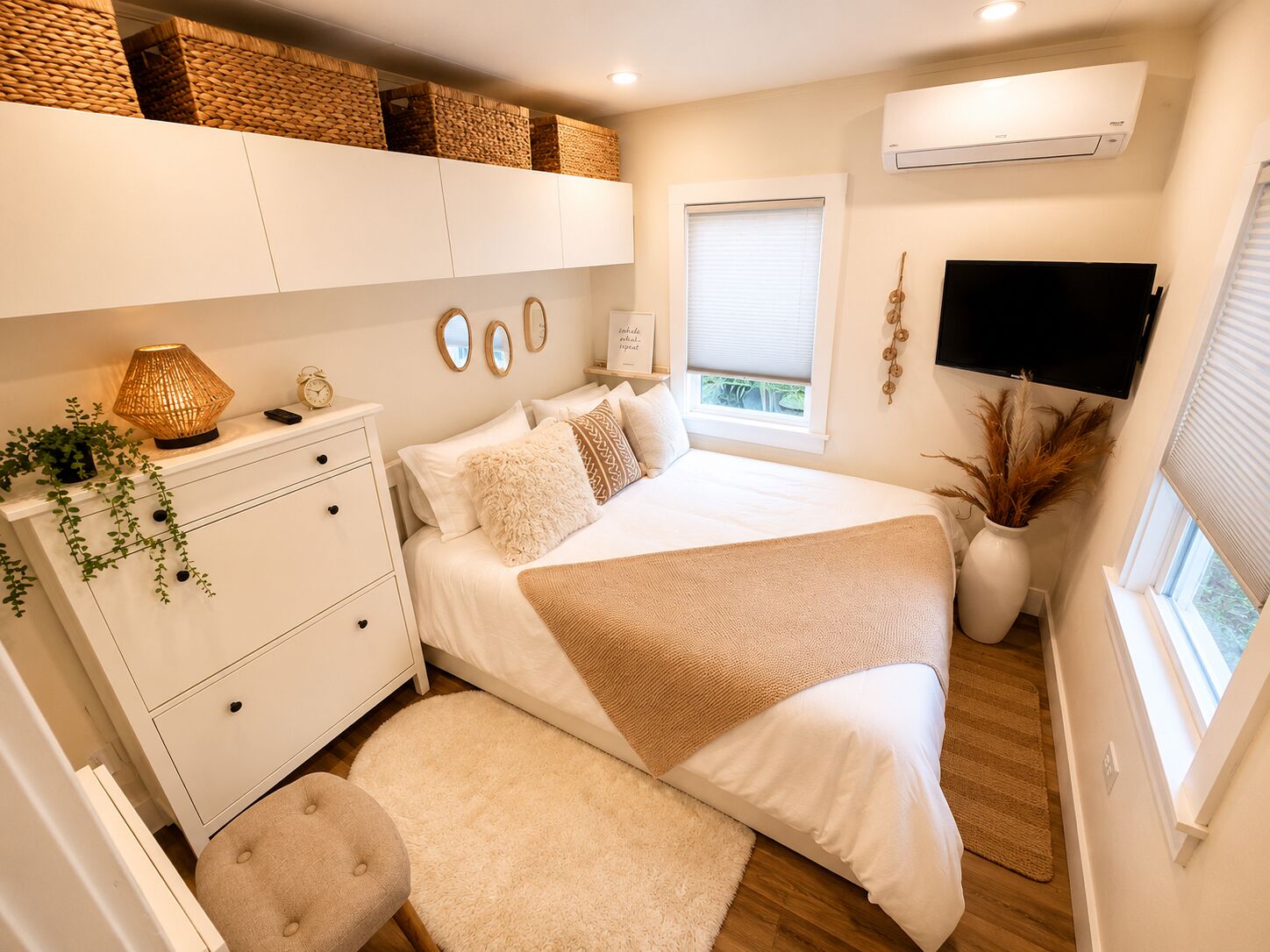 3 bedrooms, desk, iron/ironing board, free WiFi