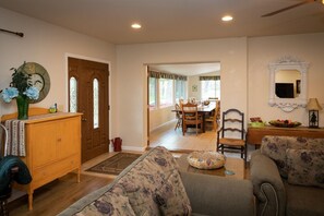 Smart TV, DVD player, books - Seven Oaks Ranch Oak House (Santa Margarita)