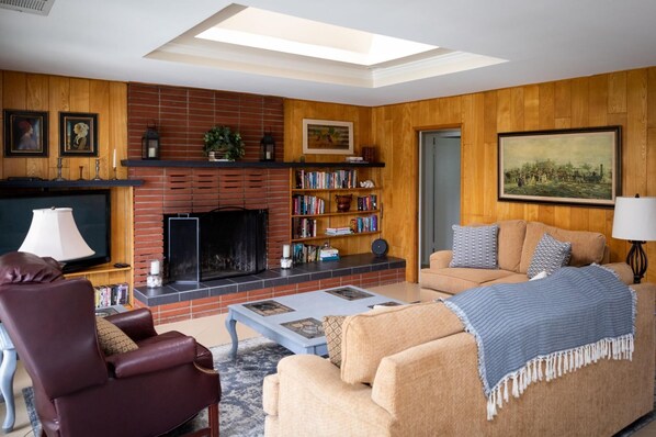 Smart TV, reproductor de DVD, libros