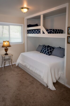 3 bedrooms, WiFi, bed sheets