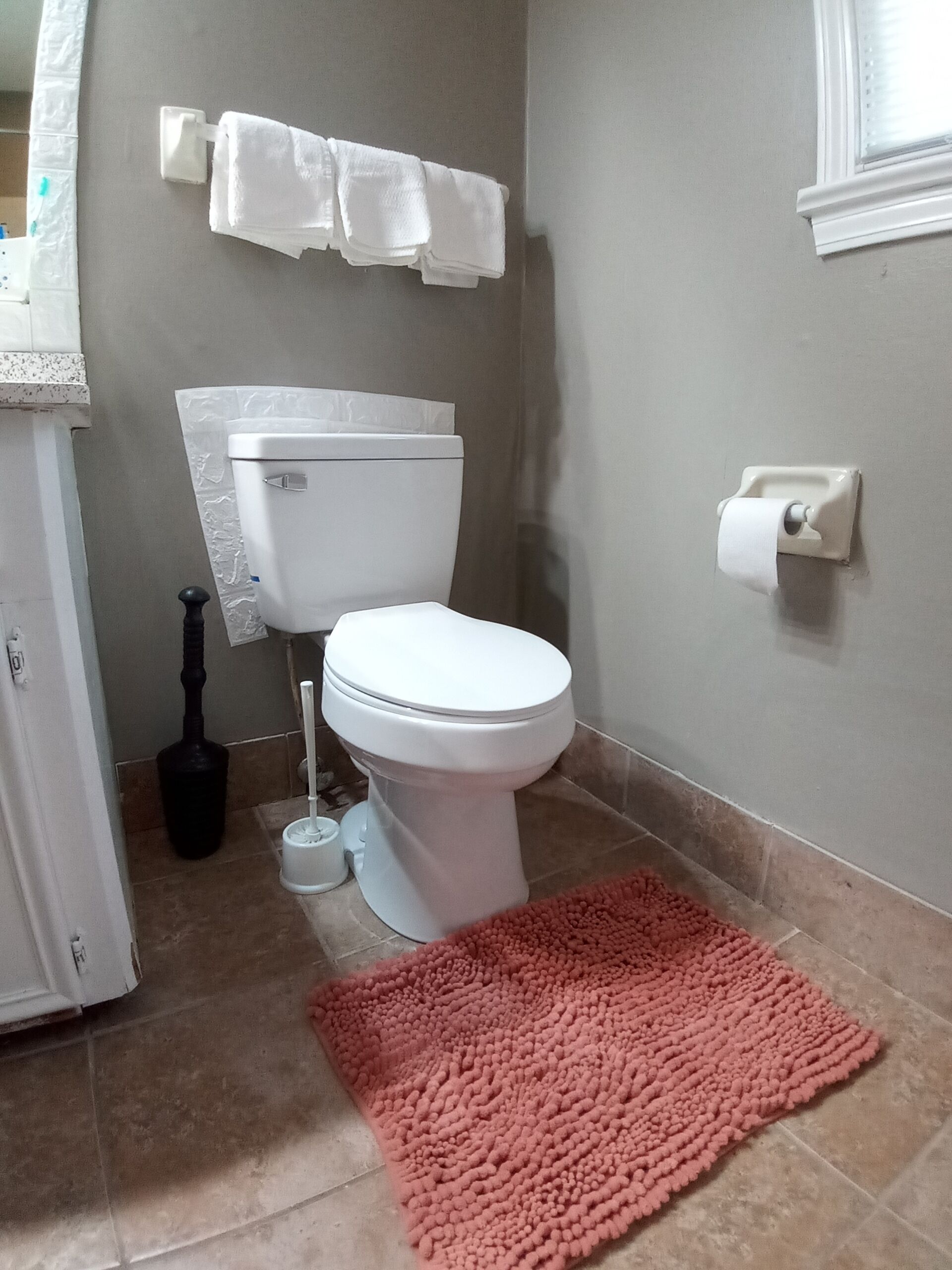 Executive Red Door Vacation Home with Kitchen and Pool Table @ Jackson-Ridgeland