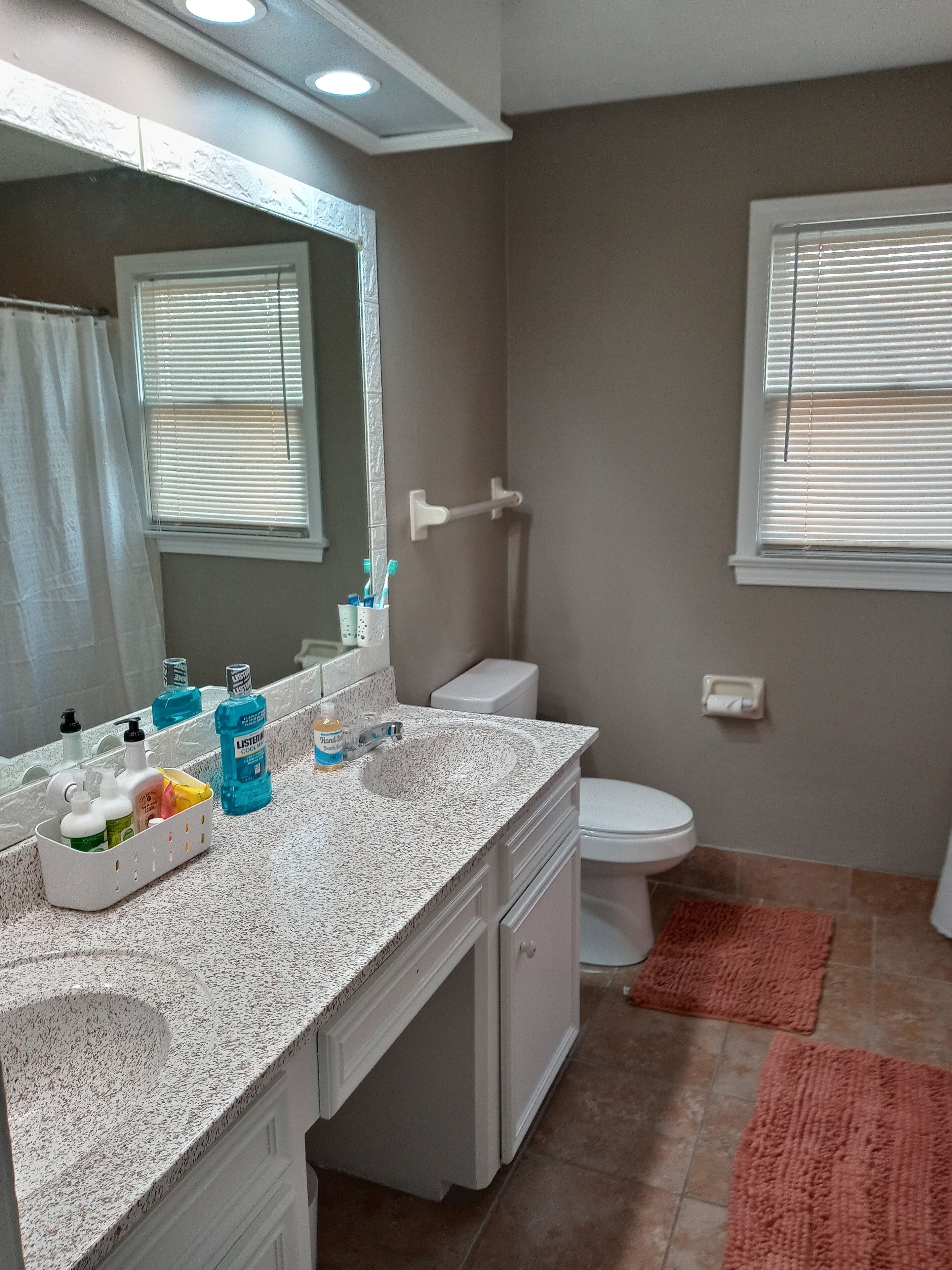 Executive Red Door Vacation Home with Kitchen and Pool Table @ Jackson-Ridgeland