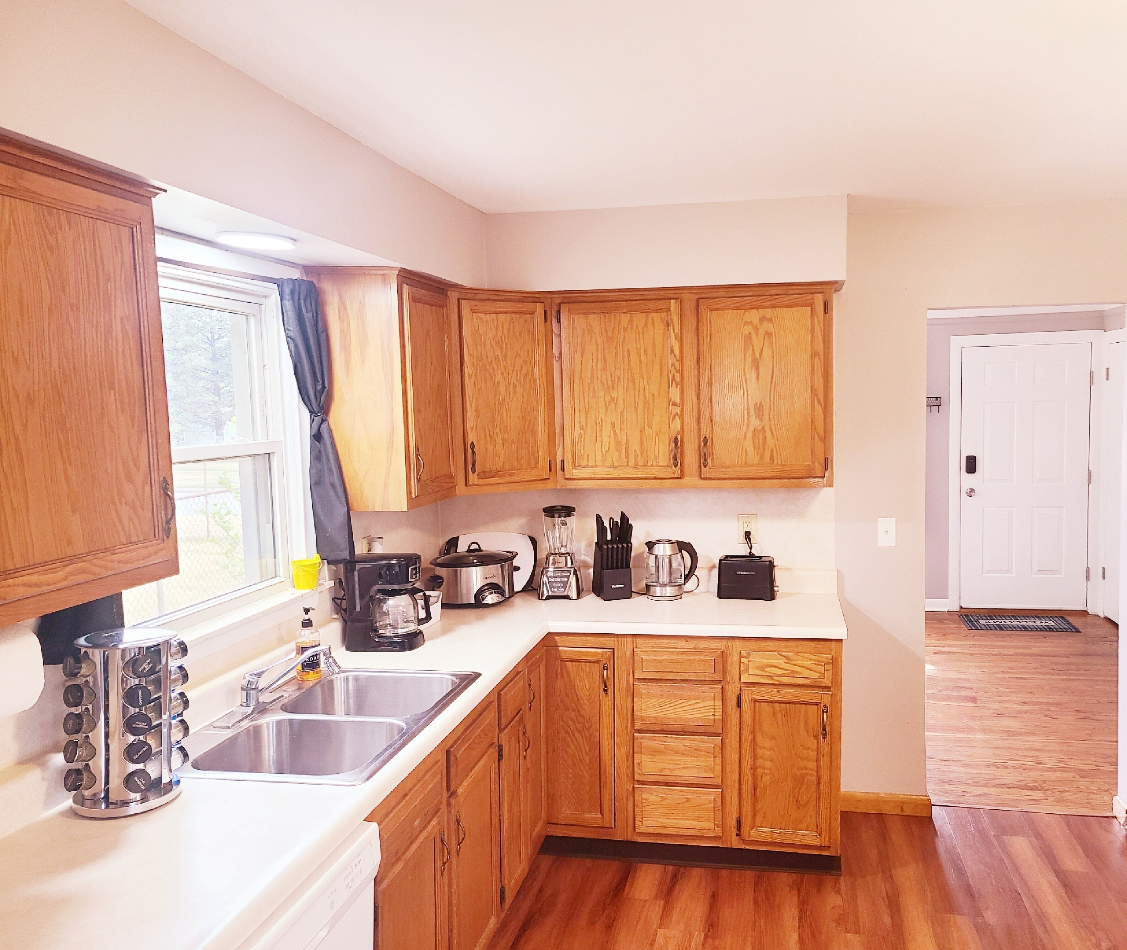 Cozy Home with Bonefire: 30 mins from Detroit/AA