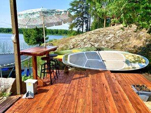 Outdoor dining - Rustic off grid cabin (Dinorwic)