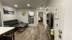 2 bedrooms, desk, free WiFi, bed sheets - Canmore brand-new central located 2-bedroom vacation home with 2-bedrooms (Canmore)