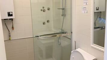 Articles de toilette gratuits, sèche-cheveux, chaussons