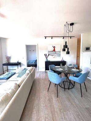 Unclassified image, 4 of 36, button