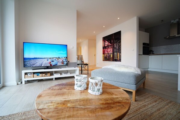 TV, video games, table tennis, stereo